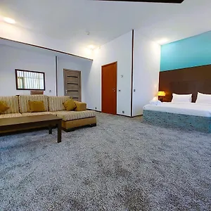 3* فندق Crossway