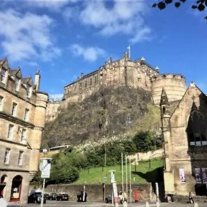 بيت شباب Kick Ass Grassmarket 