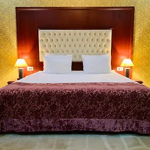 4* Hotel Clover Formula 1 View